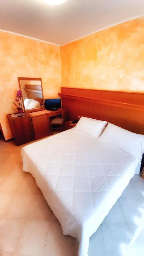 Hotel & Wellness Fra I Pini لينانو سابيادورو المظهر الخارجي الصورة