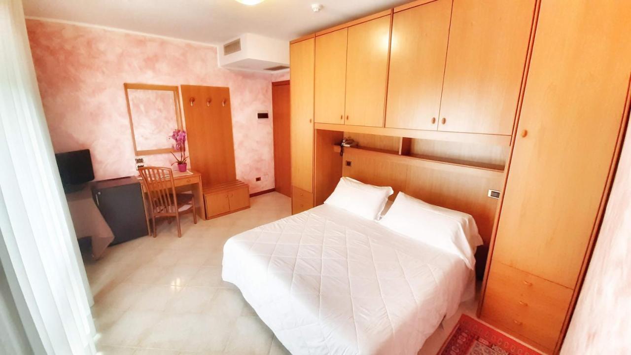 Hotel & Wellness Fra I Pini لينانو سابيادورو المظهر الخارجي الصورة