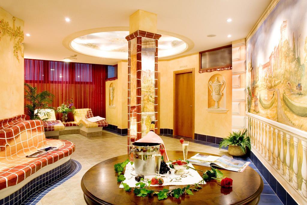 Hotel & Wellness Fra I Pini لينانو سابيادورو المظهر الخارجي الصورة