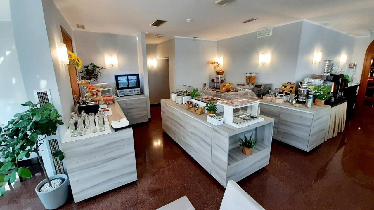 Hotel & Wellness Fra I Pini لينانو سابيادورو المظهر الخارجي الصورة