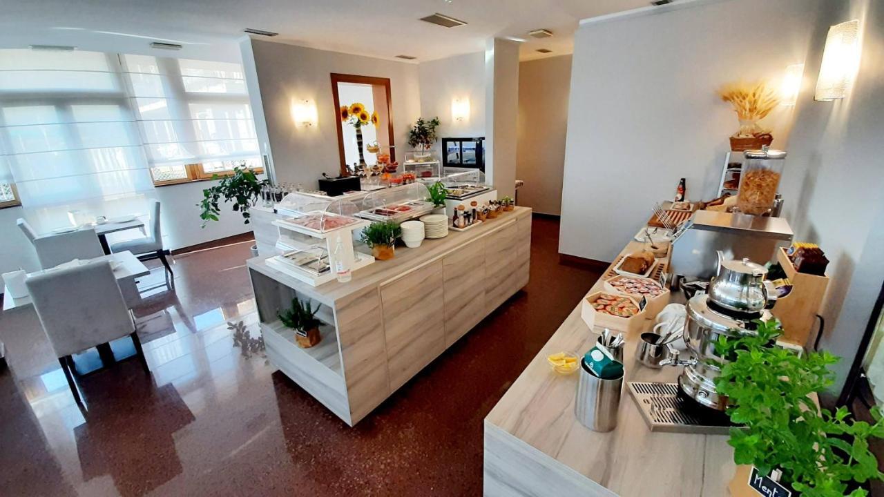 Hotel & Wellness Fra I Pini لينانو سابيادورو المظهر الخارجي الصورة