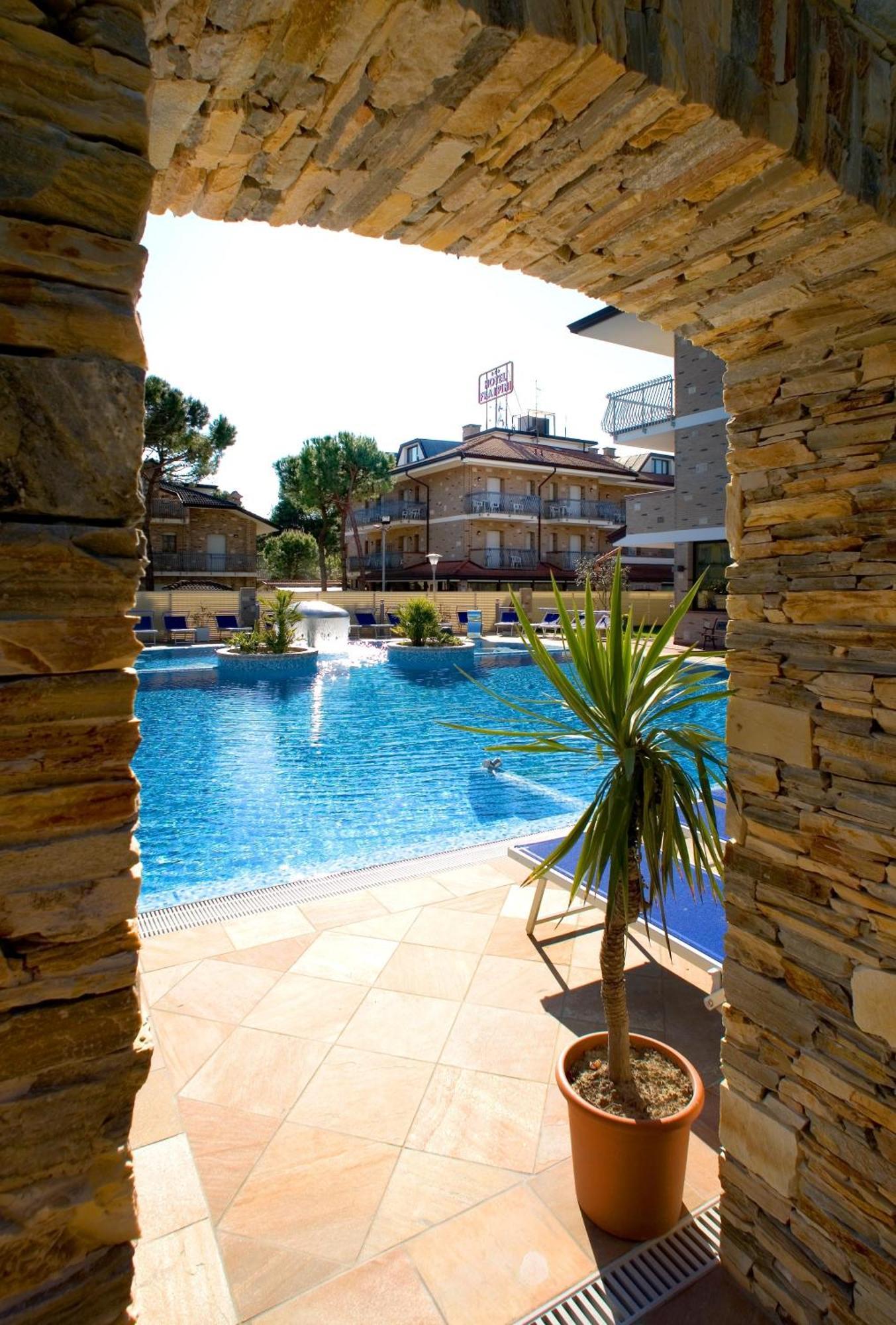 Hotel & Wellness Fra I Pini لينانو سابيادورو المظهر الخارجي الصورة