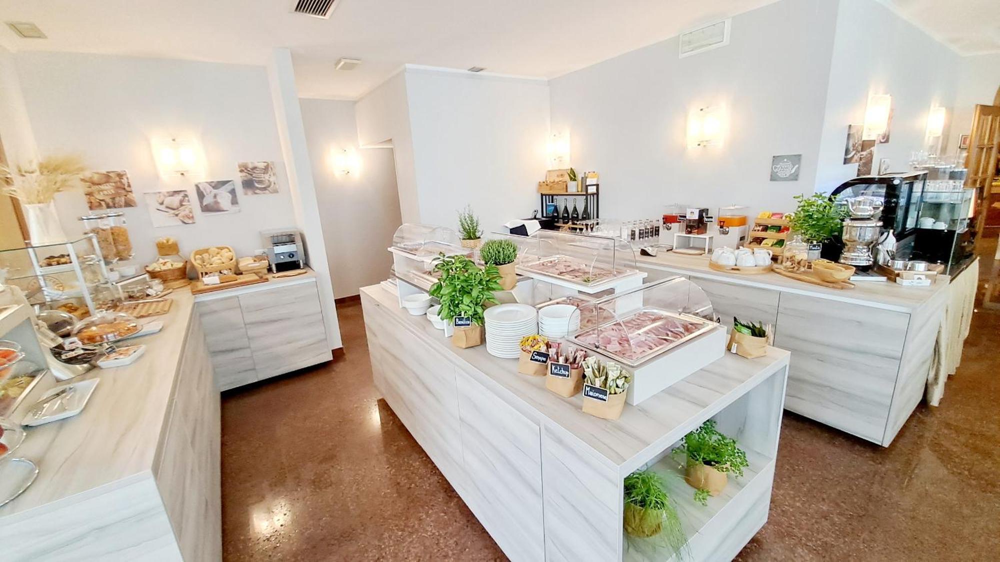 Hotel & Wellness Fra I Pini لينانو سابيادورو المظهر الخارجي الصورة