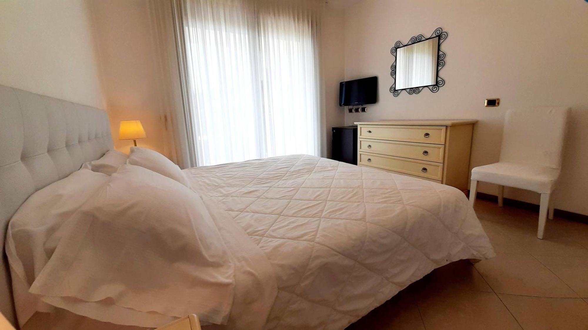 Hotel & Wellness Fra I Pini لينانو سابيادورو المظهر الخارجي الصورة