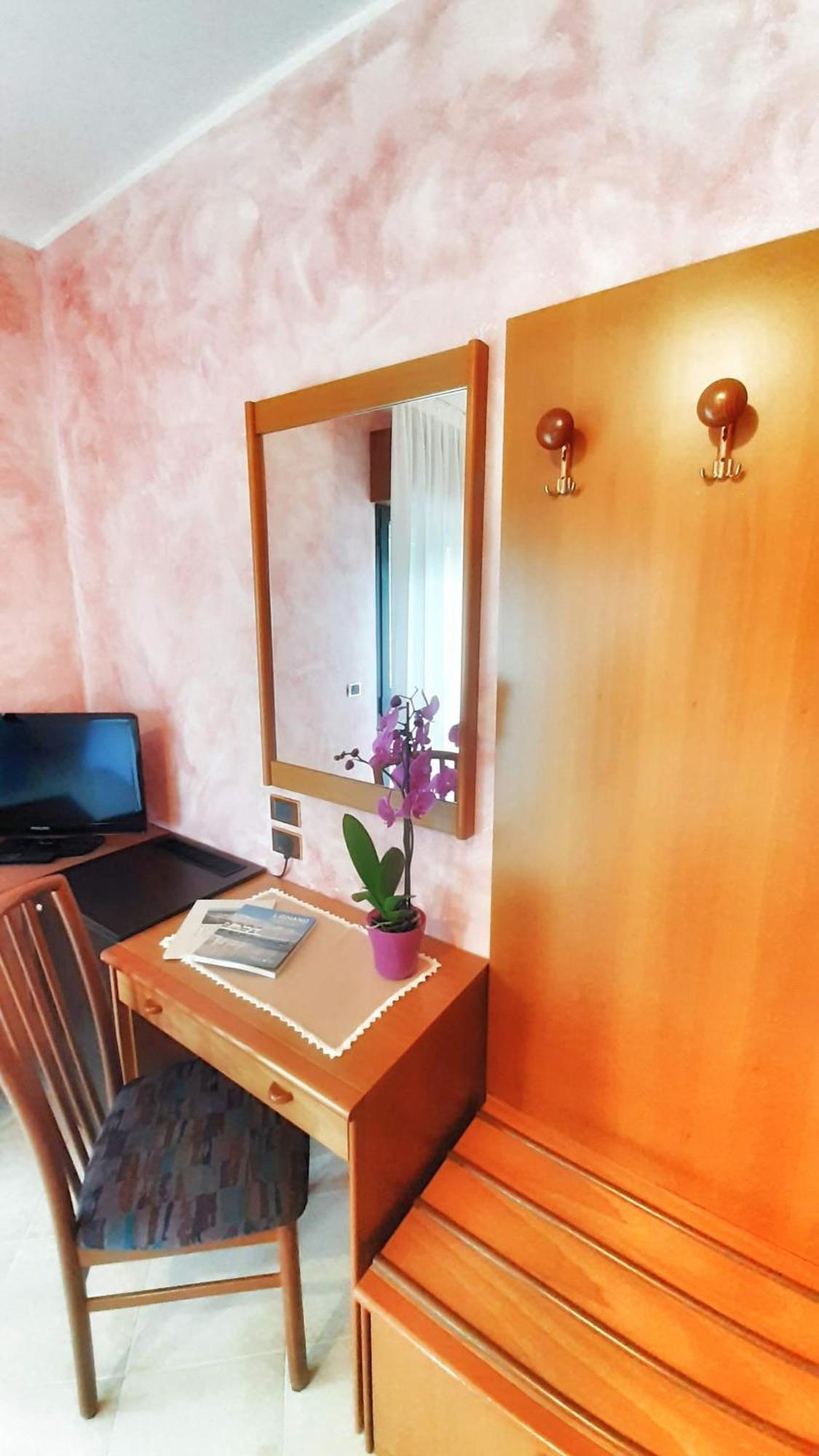 Hotel & Wellness Fra I Pini لينانو سابيادورو المظهر الخارجي الصورة