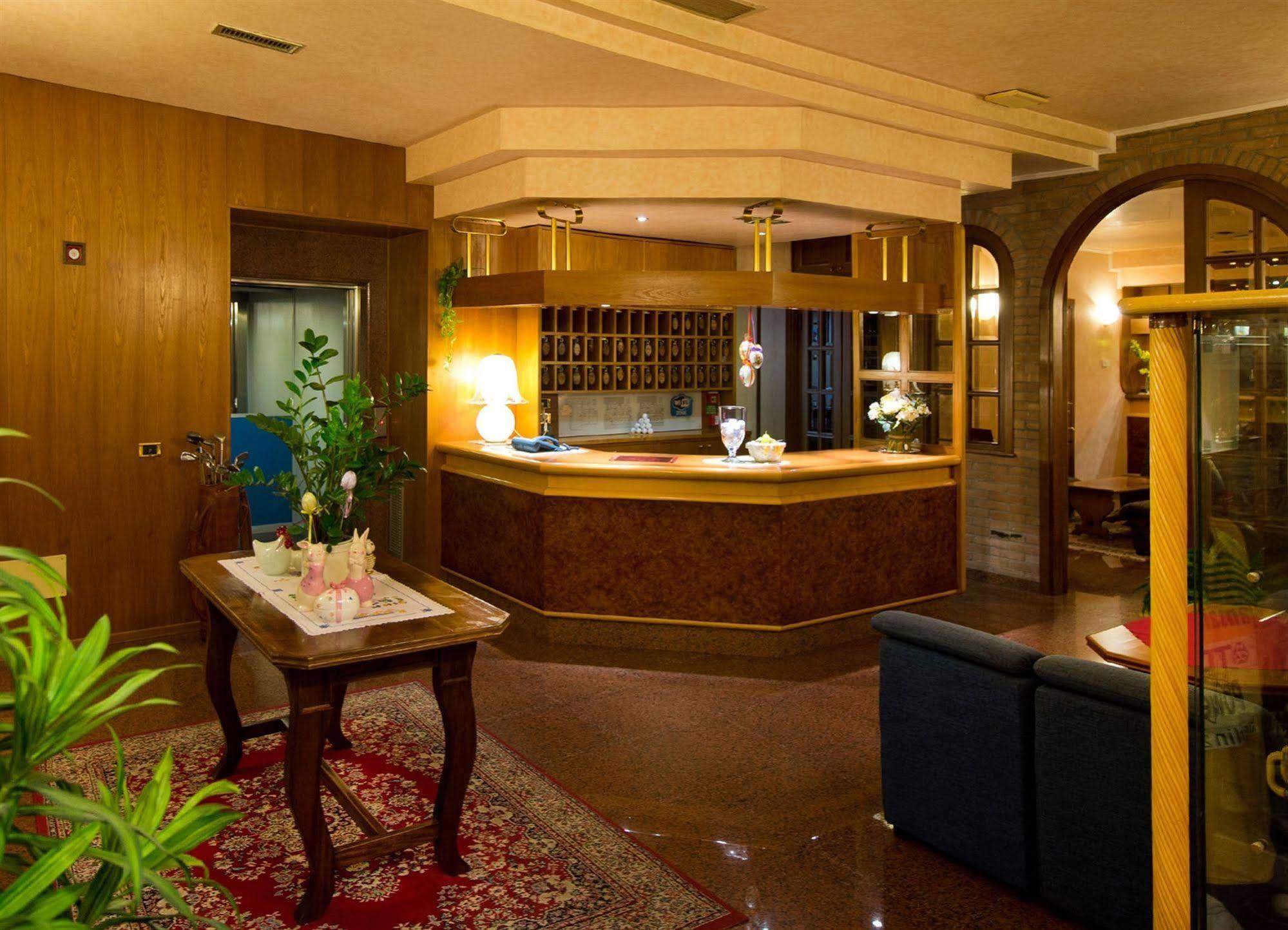 Hotel & Wellness Fra I Pini لينانو سابيادورو المظهر الخارجي الصورة