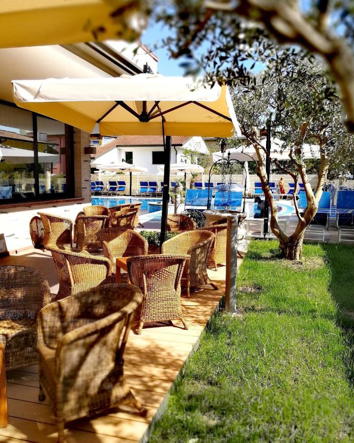 Hotel & Wellness Fra I Pini لينانو سابيادورو المظهر الخارجي الصورة